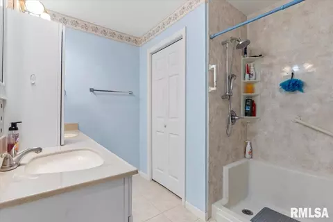 Bath - 26 Skyview Dr, Springfield, IL 62702 photo 1 of 5