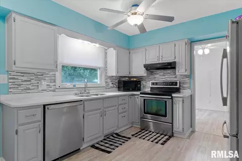 Kitchen - 26 Skyview Dr, Springfield, IL 62702 photo 1 of 1