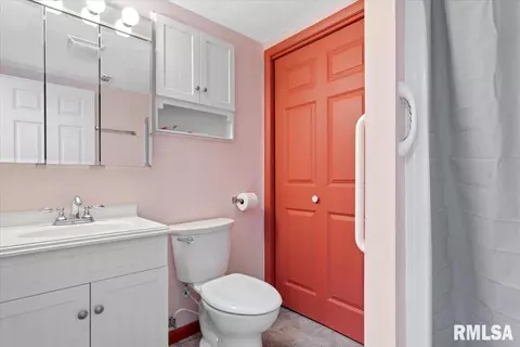 Bath - 26 Skyview Dr, Springfield, IL 62702 photo 5 of 5