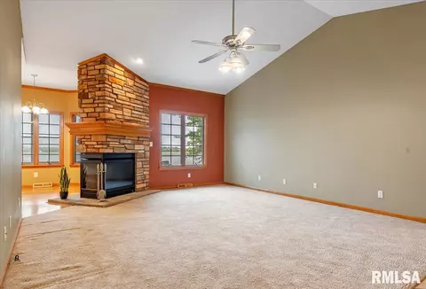 519 Eagle Ridge Dr, Chatham, IL 62629 photo 3