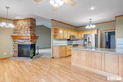 519 Eagle Ridge Dr, Chatham, IL 62629 photo 6