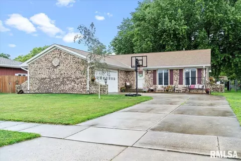 813 Freemans Farm Rd, Springfield, IL 62704