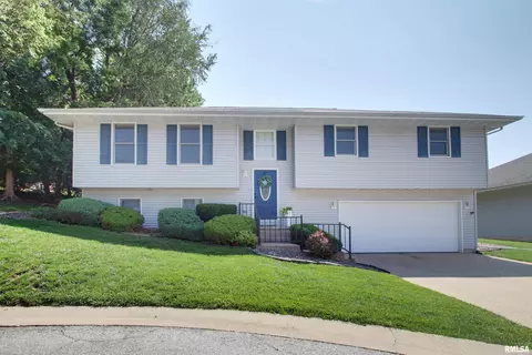 2418 Wintergreen Dr, Quincy, IL 62305