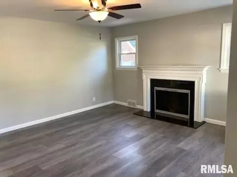 2072 N 19th St, Springfield, IL 62702 photo 3