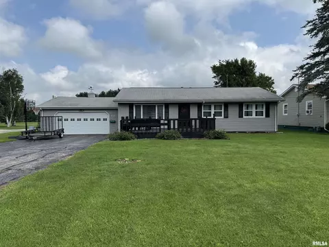 521 Holcomb St, Knoxville, IL 61448