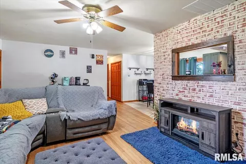 Living - 521 W Wright St, Virden, IL 62690 photo 2 of 2