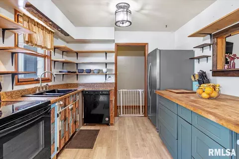 Kitchen - 521 W Wright St, Virden, IL 62690 photo 3 of 4