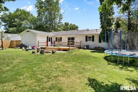 Exterior - 521 W Wright St, Virden, IL 62690 photo 8 of 8