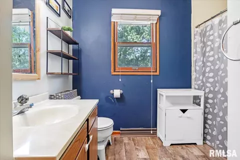 Bath - 521 W Wright St, Virden, IL 62690 photo 1 of 2