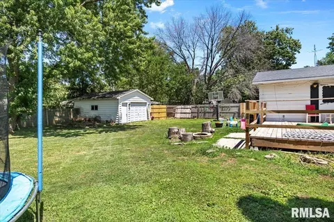 Exterior - 521 W Wright St, Virden, IL 62690 photo 7 of 8