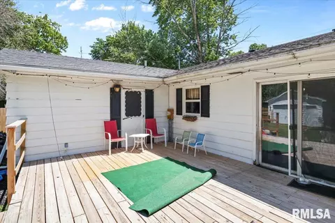 Exterior - 521 W Wright St, Virden, IL 62690 photo 4 of 8