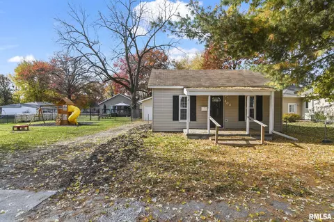408 S 6th St, Auburn, IL 62615