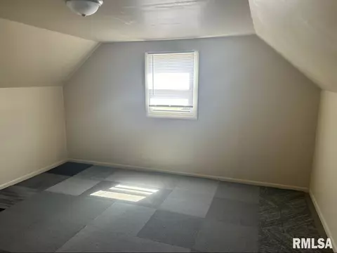 915 N 11th St, Springfield, IL 62702 photo 11