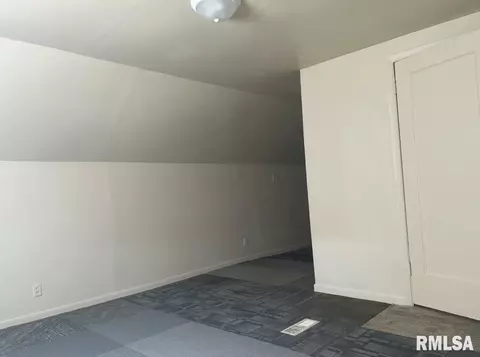 915 N 11th St, Springfield, IL 62702 photo 5