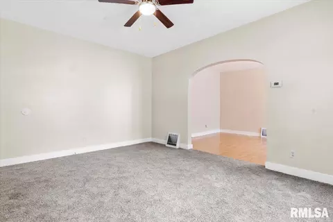 2240 S 10th St, Springfield, IL 62703 photo 4