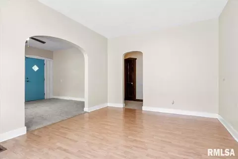 2240 S 10th St, Springfield, IL 62703 photo 8