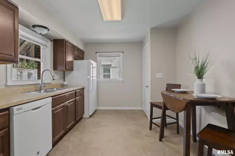 1127 N 1st St, Springfield, IL 62702 photo 8