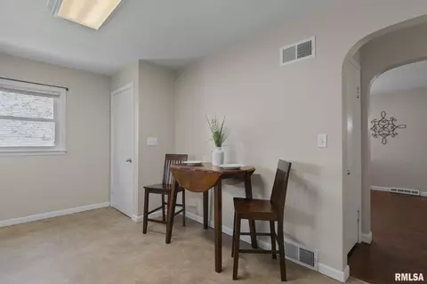 1127 N 1st St, Springfield, IL 62702 photo 9
