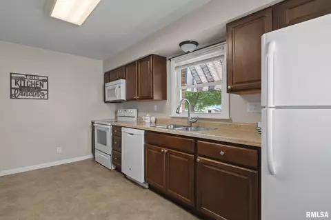 1127 N 1st St, Springfield, IL 62702 photo 10