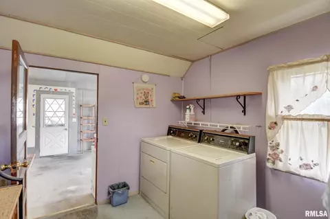 411 W 3rd St, Assumption, IL 62510 photo 22