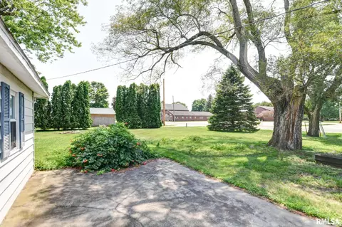 411 W 3rd St, Assumption, IL 62510 photo 17