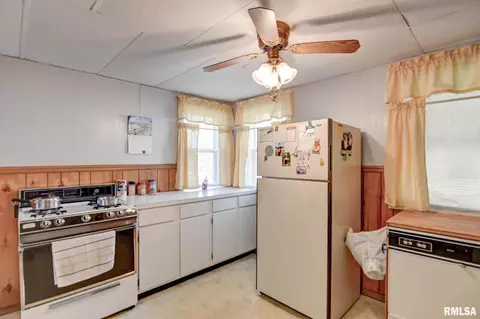 411 W 3rd St, Assumption, IL 62510 photo 41