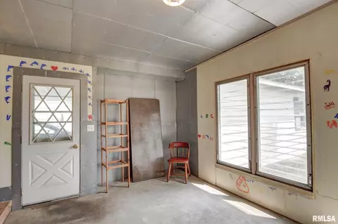 411 W 3rd St, Assumption, IL 62510 photo 23