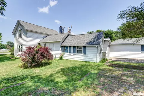 411 W 3rd St, Assumption, IL 62510 photo 2