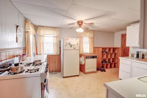 411 W 3rd St, Assumption, IL 62510 photo 39