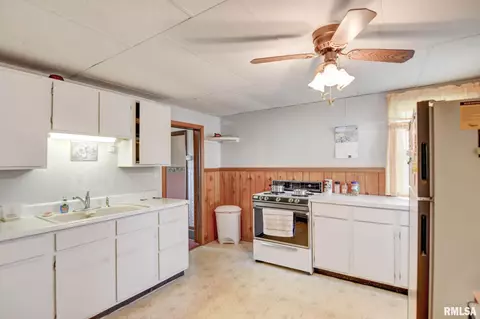 411 W 3rd St, Assumption, IL 62510 photo 40