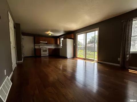 3820 Viking Blvd, Springfield, IL 62712 photo 5