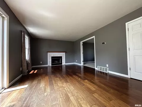 3820 Viking Blvd, Springfield, IL 62712 photo 4