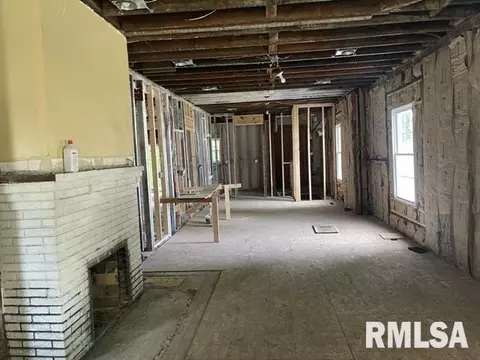 931 E Cantrell St, Decatur, IL 62521 photo 4