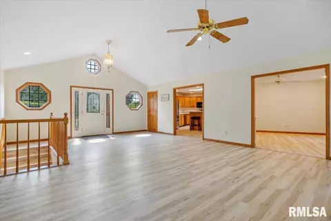 1920 S Camp Butler Rd, Springfield, IL 62707 photo 10