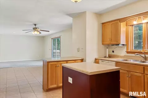 143 Exmore Dr, Springfield, IL 62704 photo 10