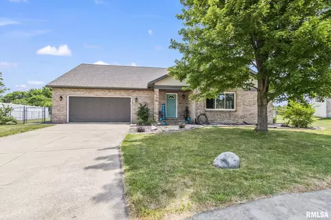 108 Forest Park, Chatham, IL 62629