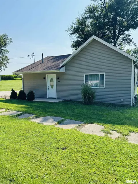 504 S Main St, Camp Point, IL 62320