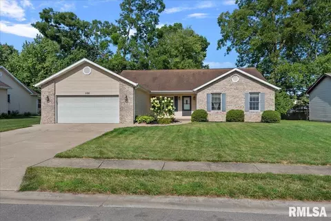 105 S 5th St, Riverton, IL 62561