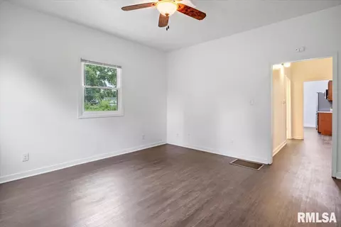 615 E Mcclernand Ave, Springfield, IL 62702 photo 4