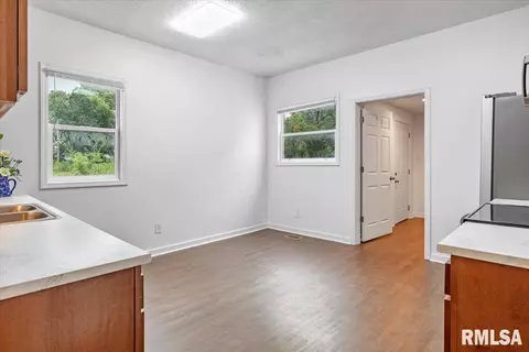 615 E Mcclernand Ave, Springfield, IL 62702 photo 7