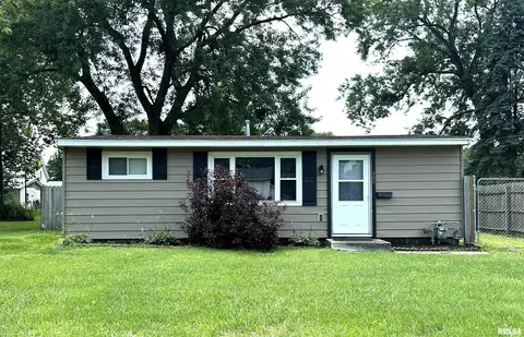 860 E 5th St, Galesburg, IL 61401