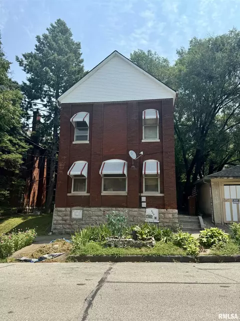 329 S 9th St, Quincy, IL 62301