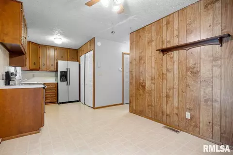 2824 Cardigan Dr, Springfield, IL 62702 photo 7