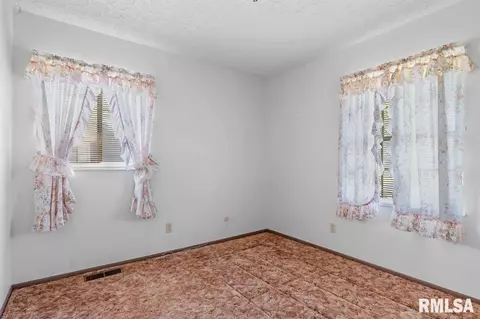 2824 Cardigan Dr, Springfield, IL 62702 photo 14