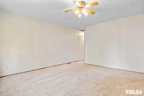 2824 Cardigan Dr, Springfield, IL 62702 photo 3
