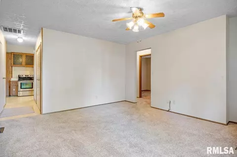 2824 Cardigan Dr, Springfield, IL 62702 photo 4