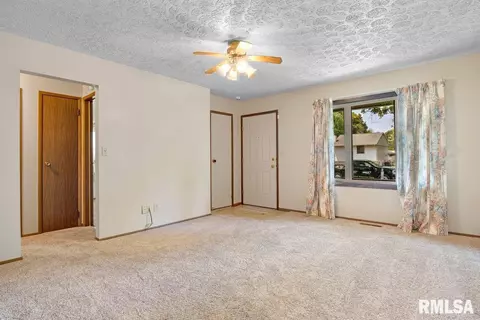 2824 Cardigan Dr, Springfield, IL 62702 photo 5