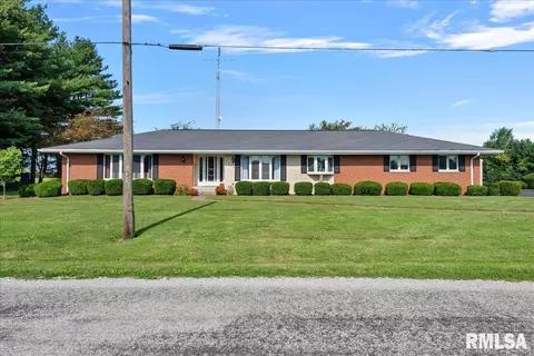 305 N Monroe St, Morrisonville, IL 62546