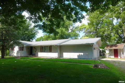 615 S Market St, Knoxville, IL 61448