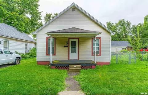 441 5th St, Lincoln, IL 62656